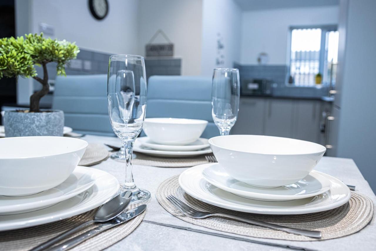 Lush Lodge -Home Away In Telford, For Contractors, Families, Group Of Friends, Long Term Stays エクステリア 写真