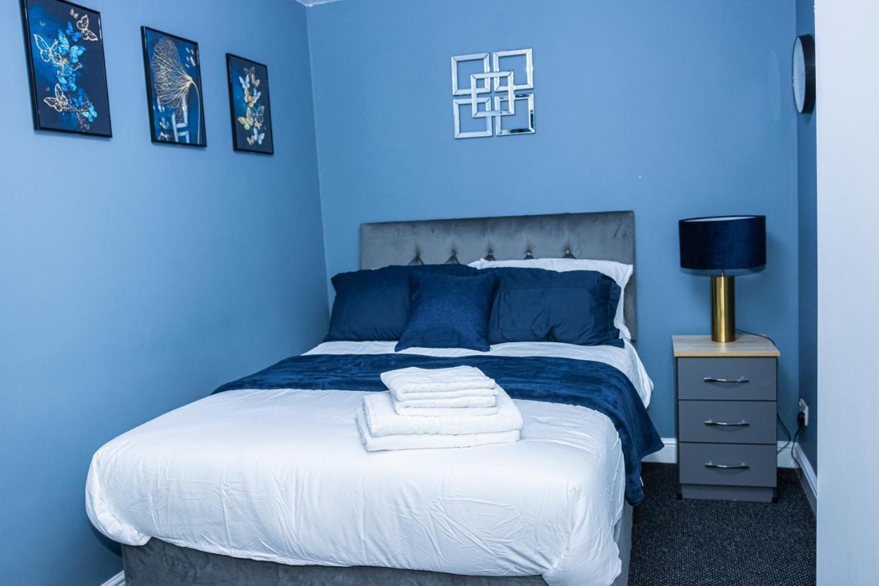 Lush Lodge -Home Away In Telford, For Contractors, Families, Group Of Friends, Long Term Stays エクステリア 写真