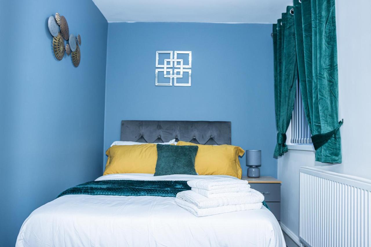 Lush Lodge -Home Away In Telford, For Contractors, Families, Group Of Friends, Long Term Stays エクステリア 写真