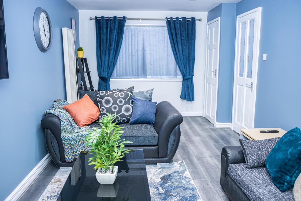 Lush Lodge -Home Away In Telford, For Contractors, Families, Group Of Friends, Long Term Stays エクステリア 写真