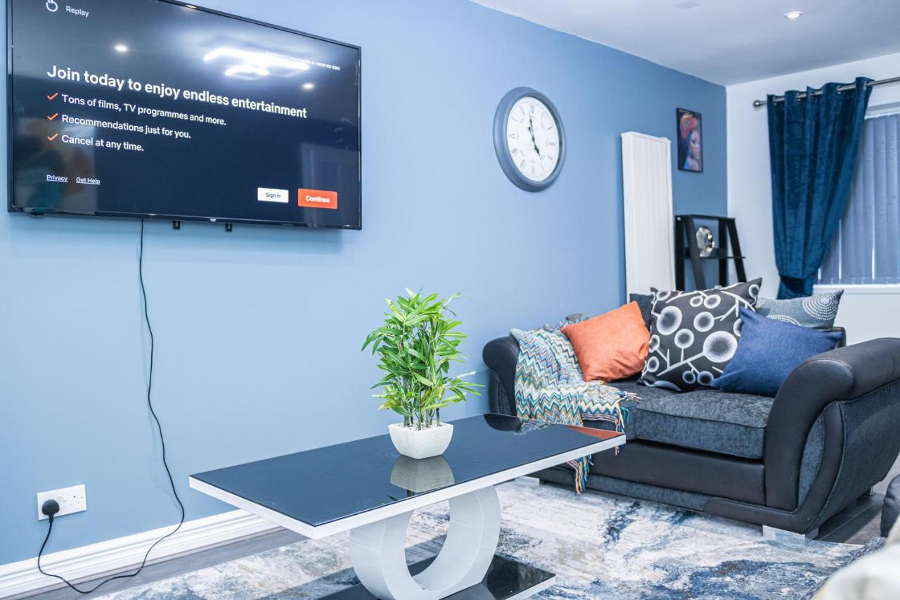 Lush Lodge -Home Away In Telford, For Contractors, Families, Group Of Friends, Long Term Stays エクステリア 写真