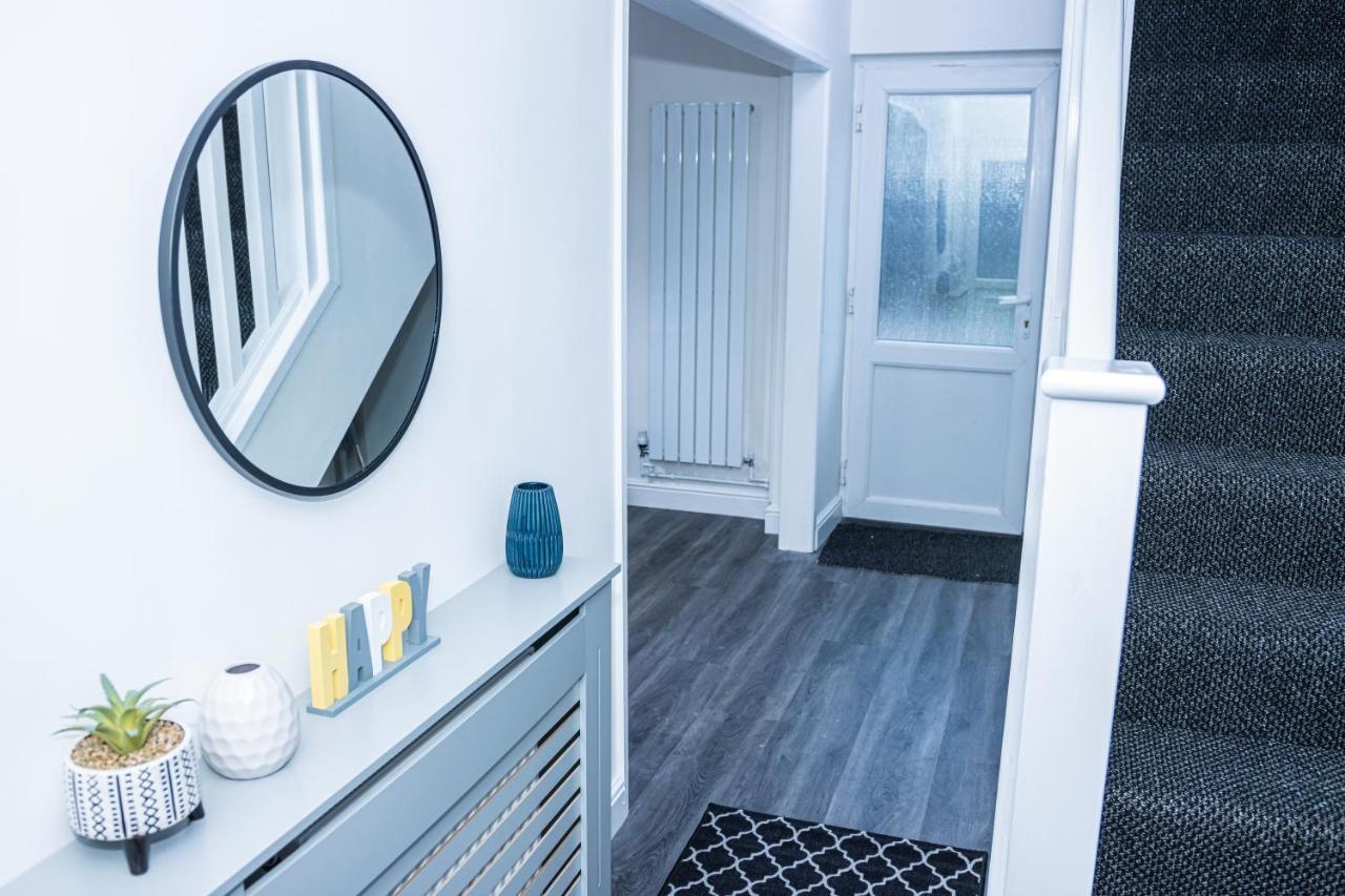 Lush Lodge -Home Away In Telford, For Contractors, Families, Group Of Friends, Long Term Stays エクステリア 写真